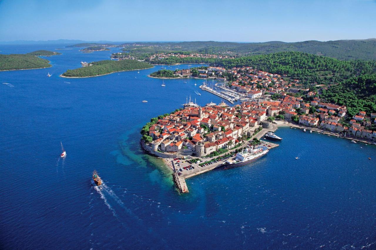 High View-A Seaside Villa With Huge Jacuzzi Račišće Exterior foto