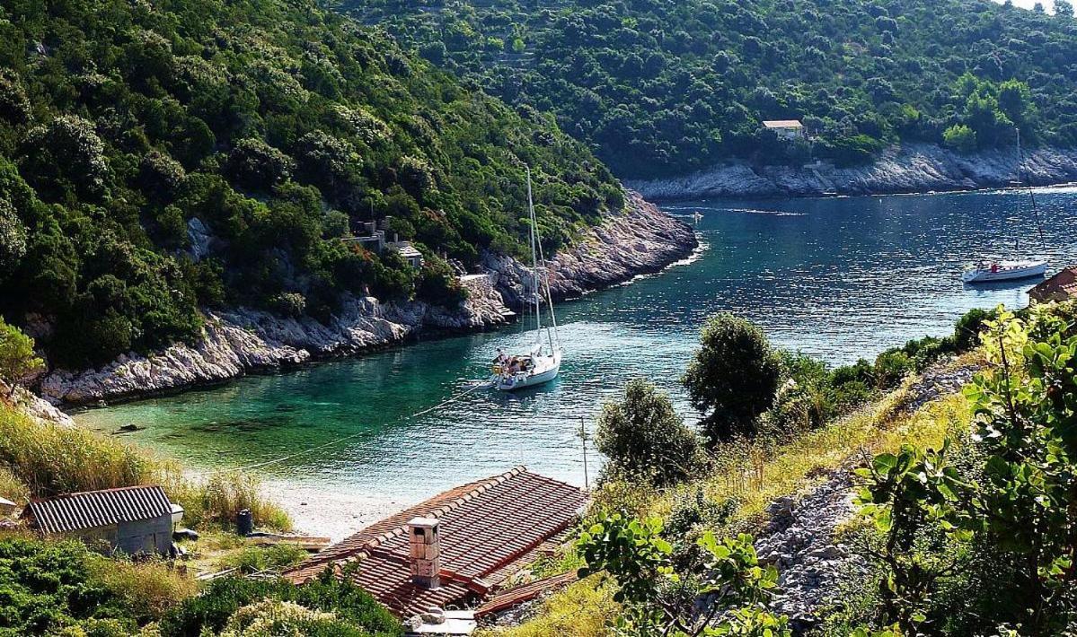 High View-A Seaside Villa With Huge Jacuzzi Račišće Exterior foto